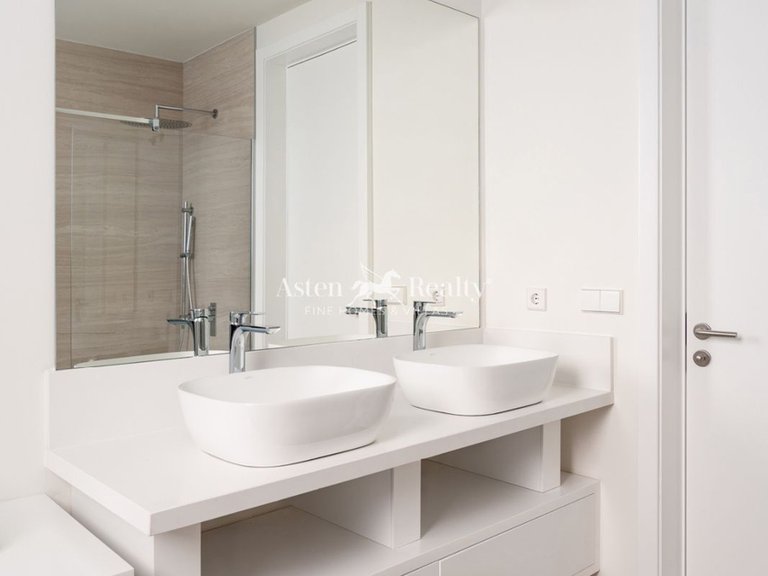 Villa for Sale in San Eugenio Alto, Tenerife 26