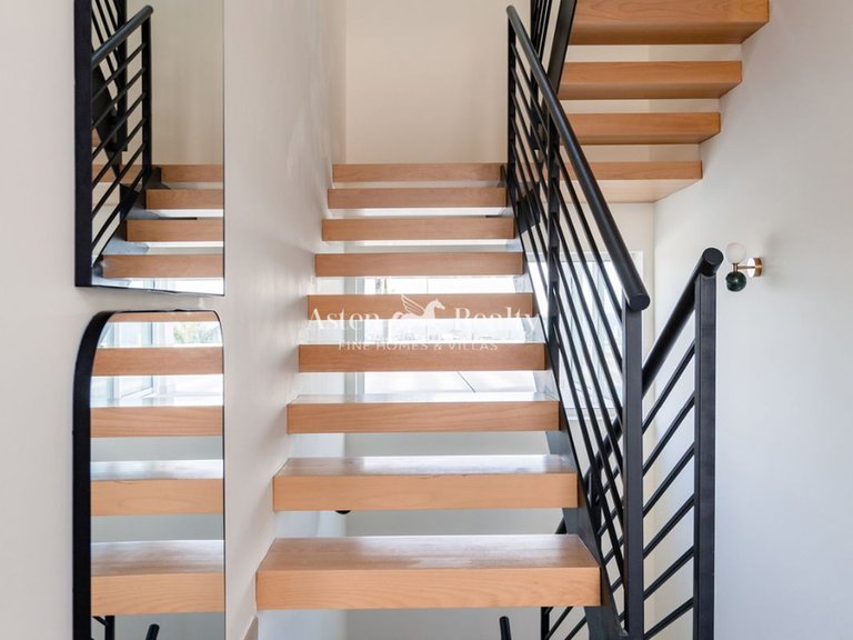 Villa for Sale in San Eugenio Alto, Tenerife 28