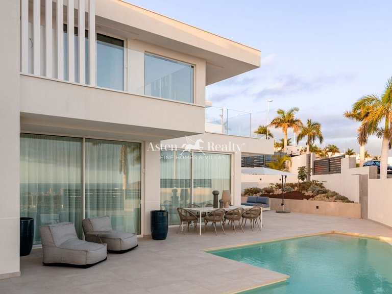 Villa for Sale in San Eugenio Alto, Tenerife 6