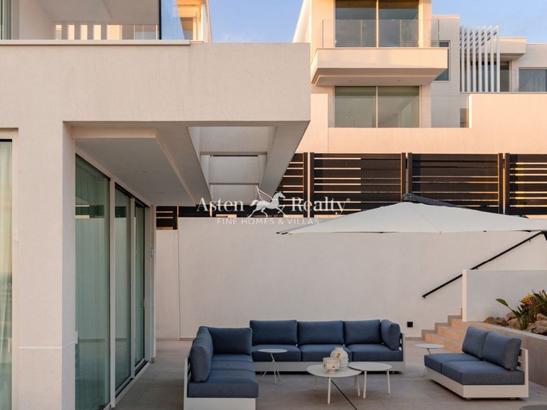 Villa for Sale in San Eugenio Alto, Tenerife 34