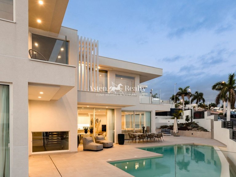 Villa for Sale in San Eugenio Alto, Tenerife 7