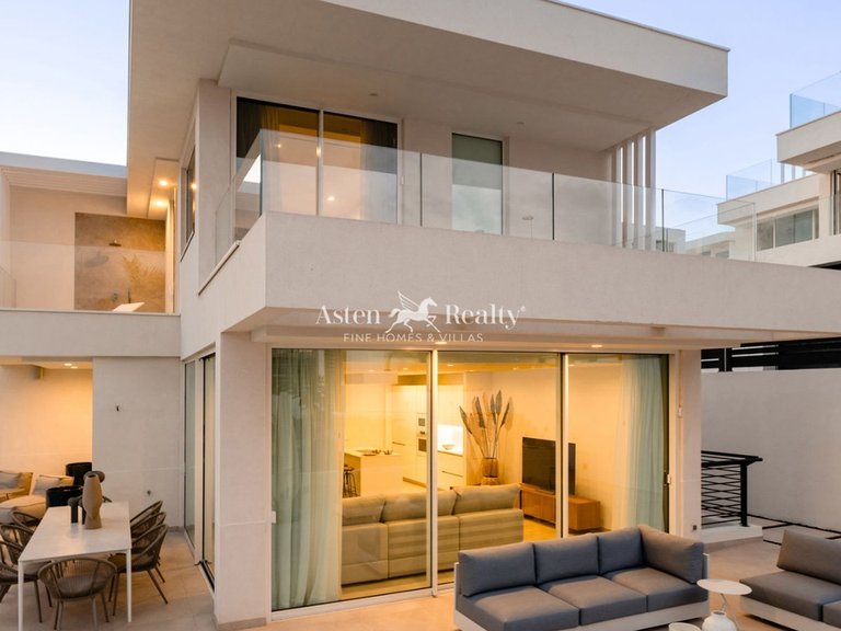 Villa for Sale in San Eugenio Alto, Tenerife 32