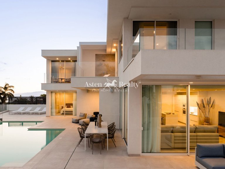 Villa for Sale in San Eugenio Alto, Tenerife 33