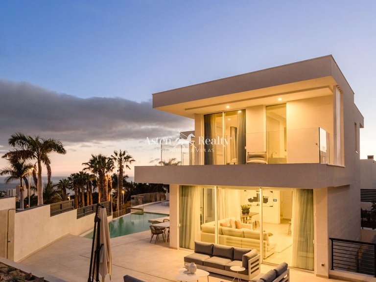 Villa for Sale in San Eugenio Alto, Tenerife 35