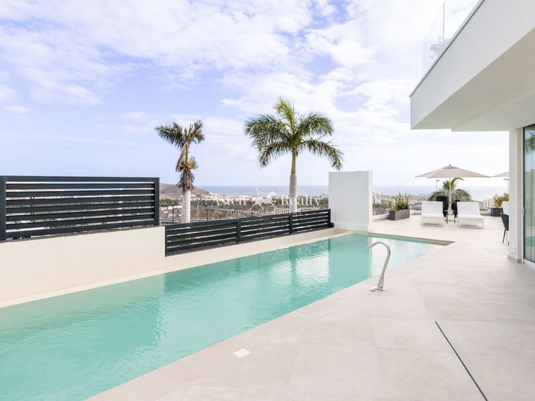 Villa for Sale in San Eugenio Alto, Tenerife 3