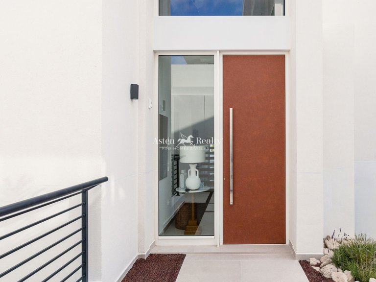 Villa for Sale in San Eugenio Alto, Tenerife 26