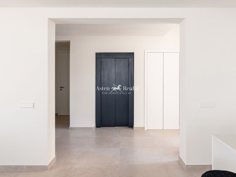 Villa for Sale in San Eugenio Alto, Tenerife 17