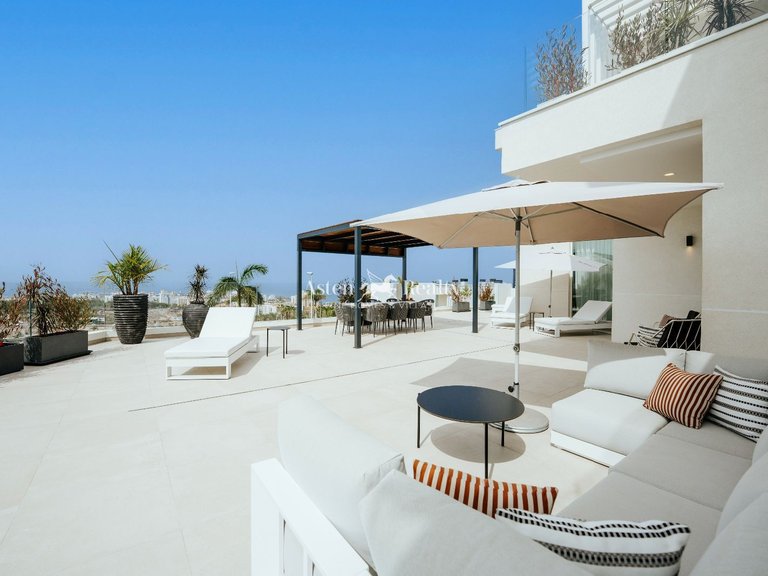 Villa for Sale in San Eugenio Alto, Tenerife 8