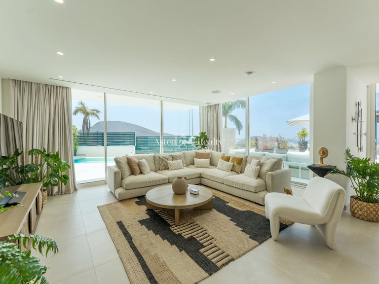 Villa for Sale in San Eugenio Alto, Tenerife 9