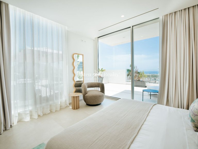 Villa for Sale in San Eugenio Alto, Tenerife 24