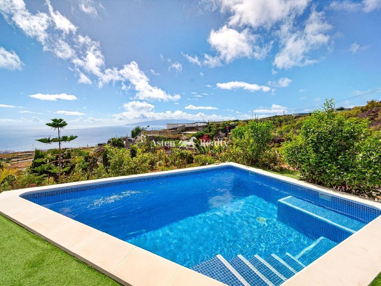 Villa for Sale in Guia De Isora, Tenerife 3