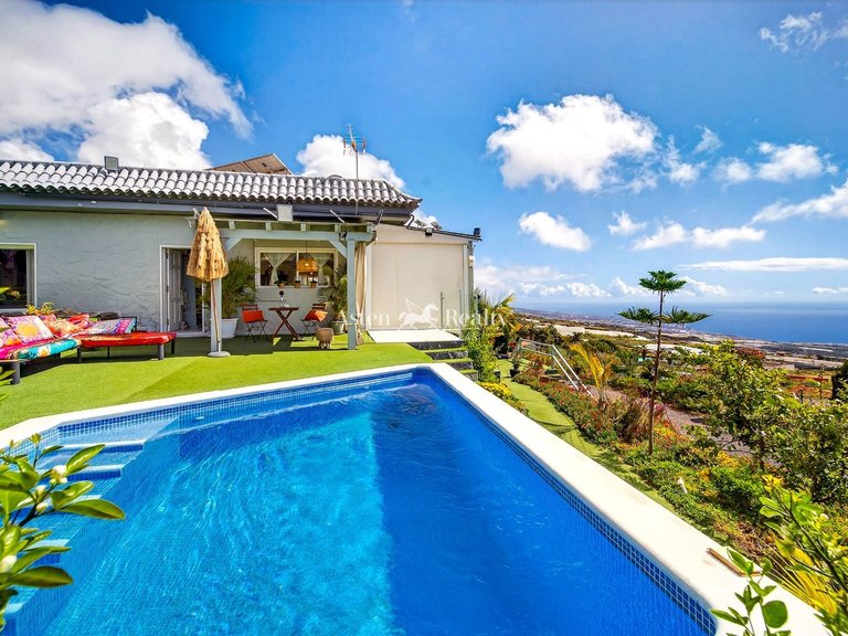 Villa for Sale in Guia De Isora, Tenerife 4