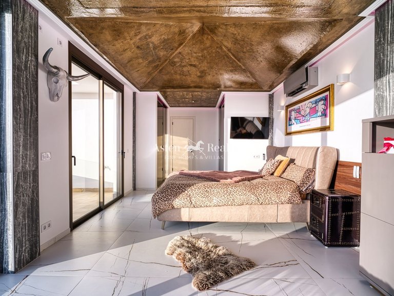 Villa for Sale in San Eugenio Alto, Tenerife 26