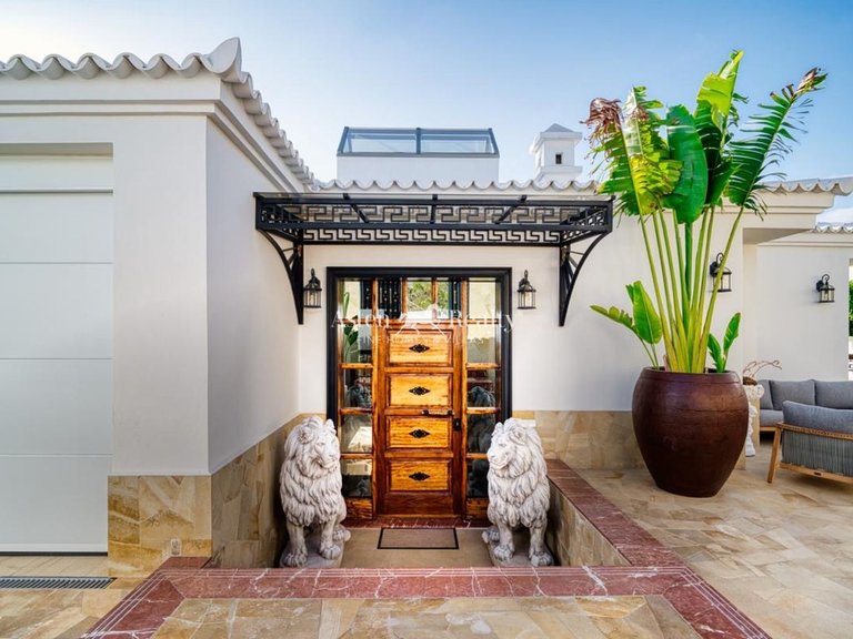 Villa for Sale in San Eugenio Alto, Tenerife 3