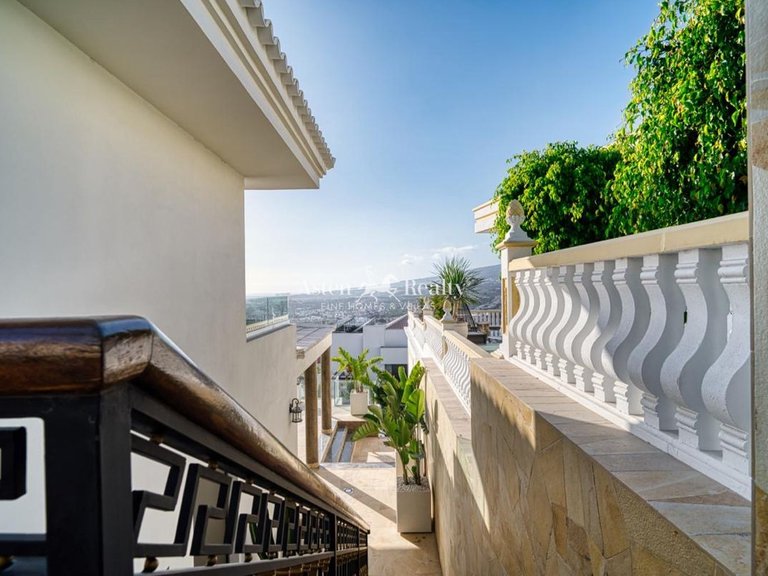 Villa for Sale in San Eugenio Alto, Tenerife 29