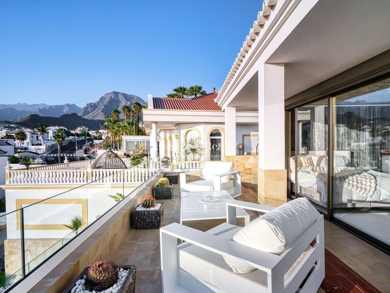 Villa for Sale in San Eugenio Alto, Tenerife 21