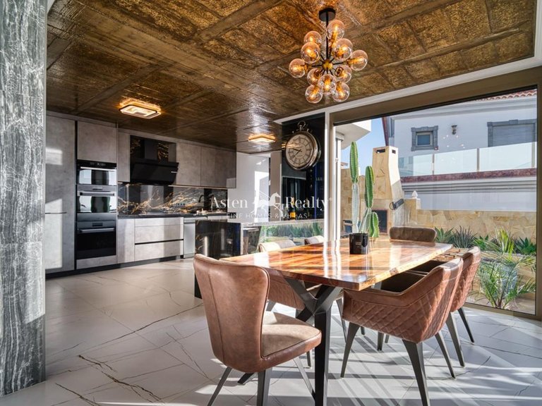 Villa for Sale in San Eugenio Alto, Tenerife 9