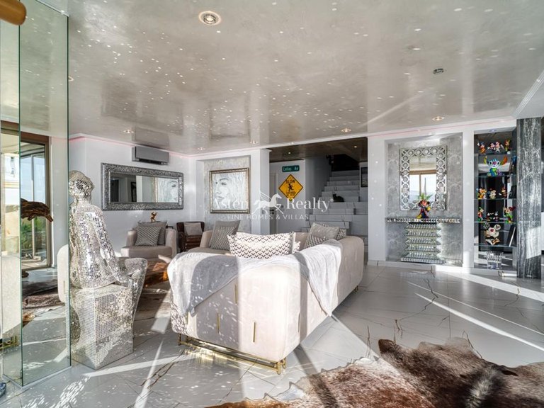 Villa for Sale in San Eugenio Alto, Tenerife 8