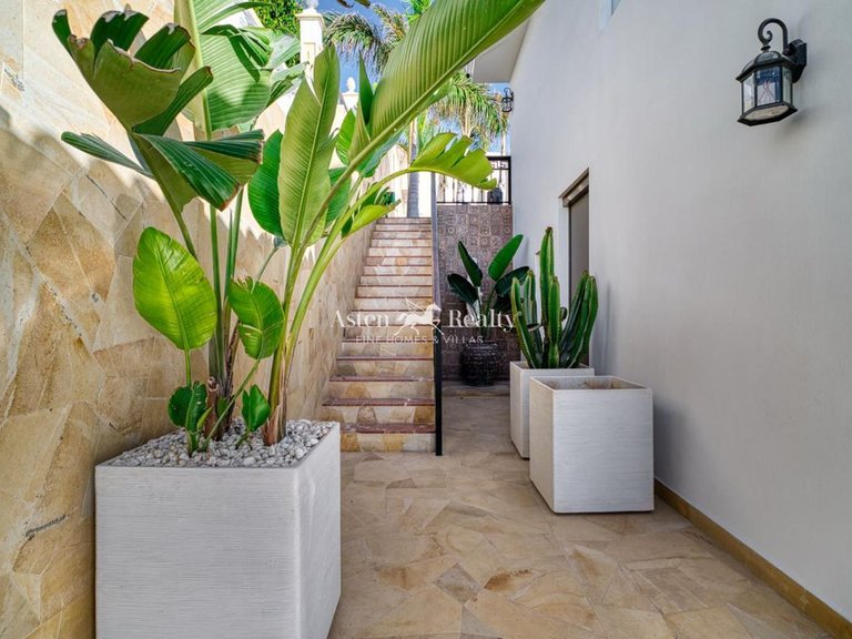 Villa for Sale in San Eugenio Alto, Tenerife 34