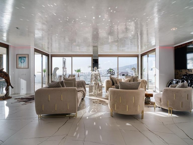Villa for Sale in San Eugenio Alto, Tenerife 6