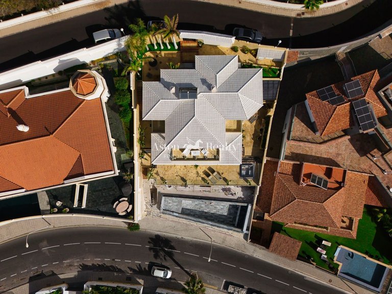 Villa for Sale in San Eugenio Alto, Tenerife 36