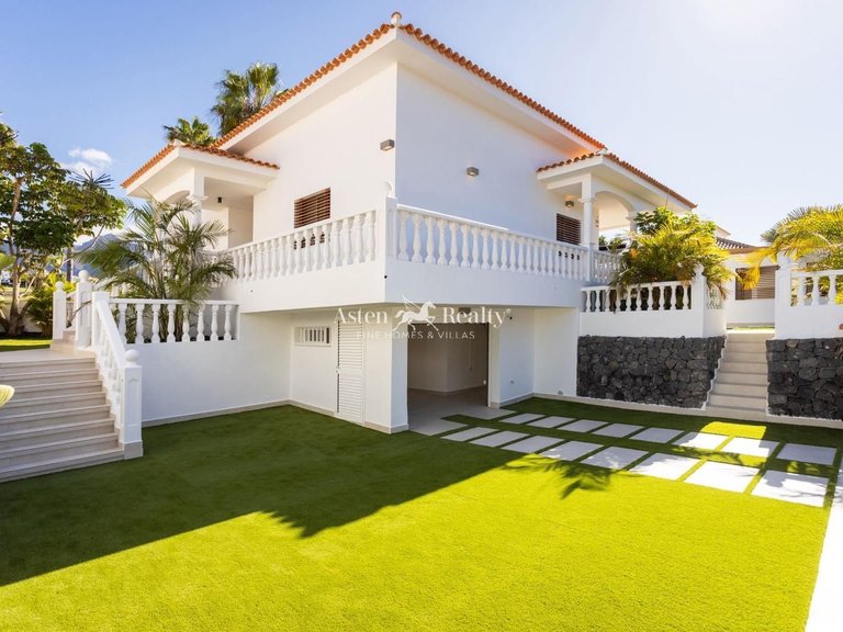 Villa for Sale in La Caleta, Tenerife 2