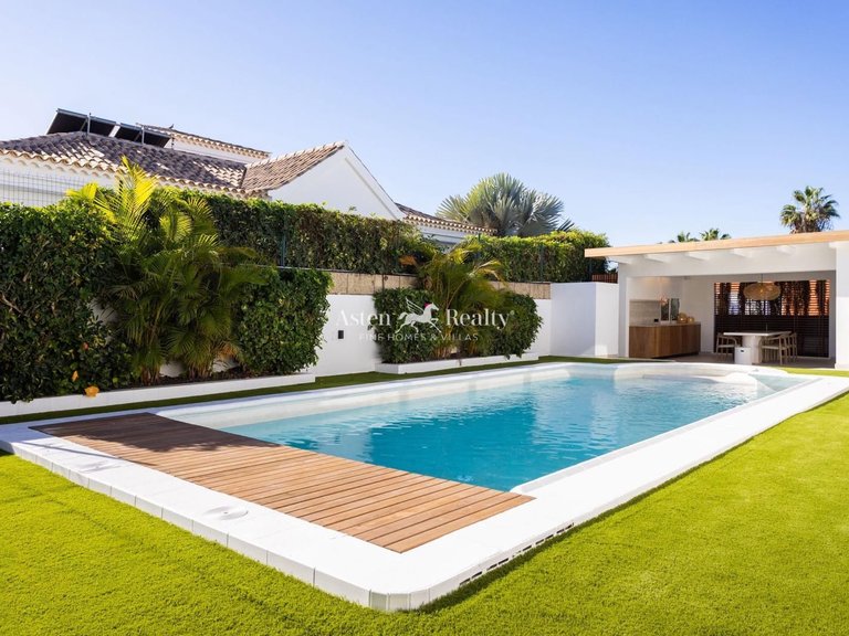 Villa for Sale in La Caleta, Tenerife 10