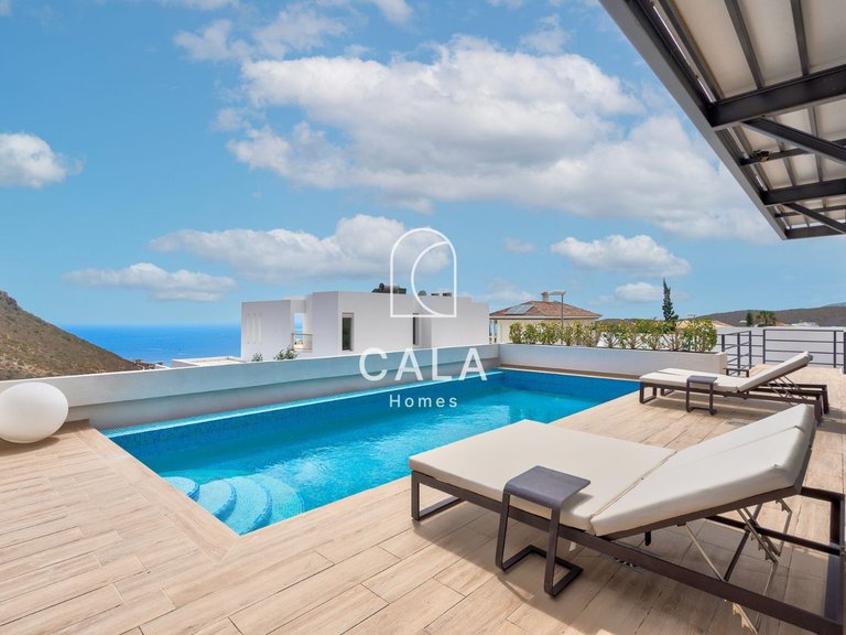 Villa for Sale in Costa Adeje, Tenerife 1