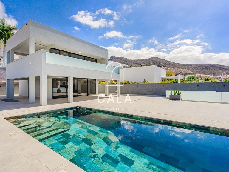Villa for Sale in Costa Adeje, Tenerife 1