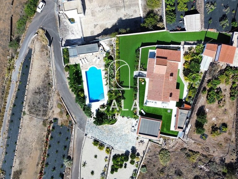 Villa for Sale in Acantilados De Los Gigantes, Tenerife 9