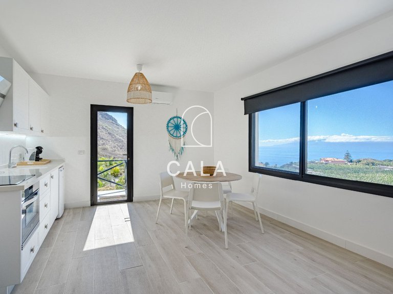 Villa for Sale in Acantilados De Los Gigantes, Tenerife 35