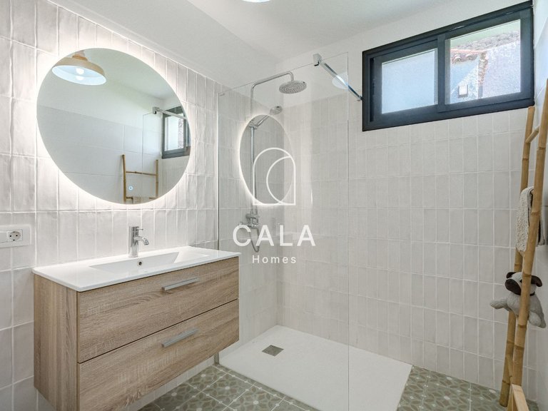 Villa for Sale in Acantilados De Los Gigantes, Tenerife 42