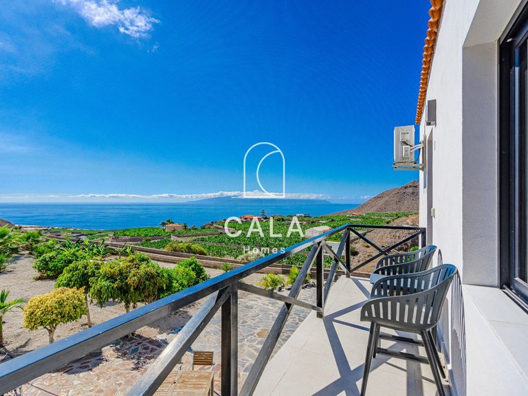 Villa for Sale in Acantilados De Los Gigantes, Tenerife 34