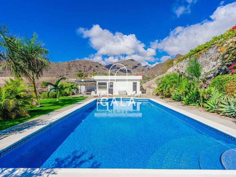Villa for Sale in Acantilados De Los Gigantes, Tenerife 4