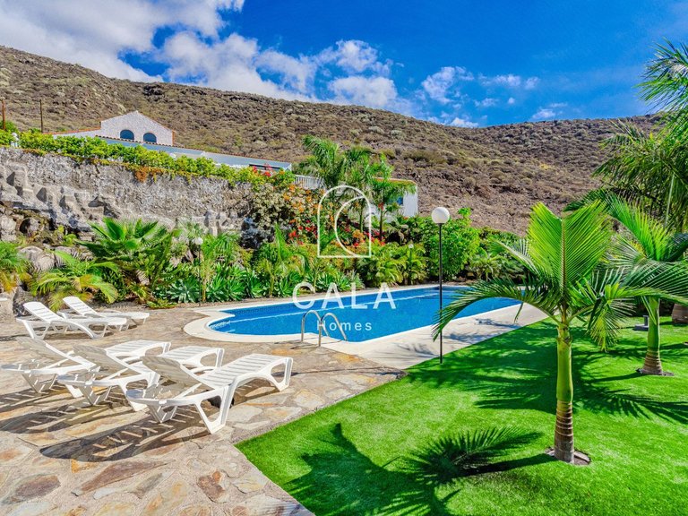 Villa for Sale in Acantilados De Los Gigantes, Tenerife 7