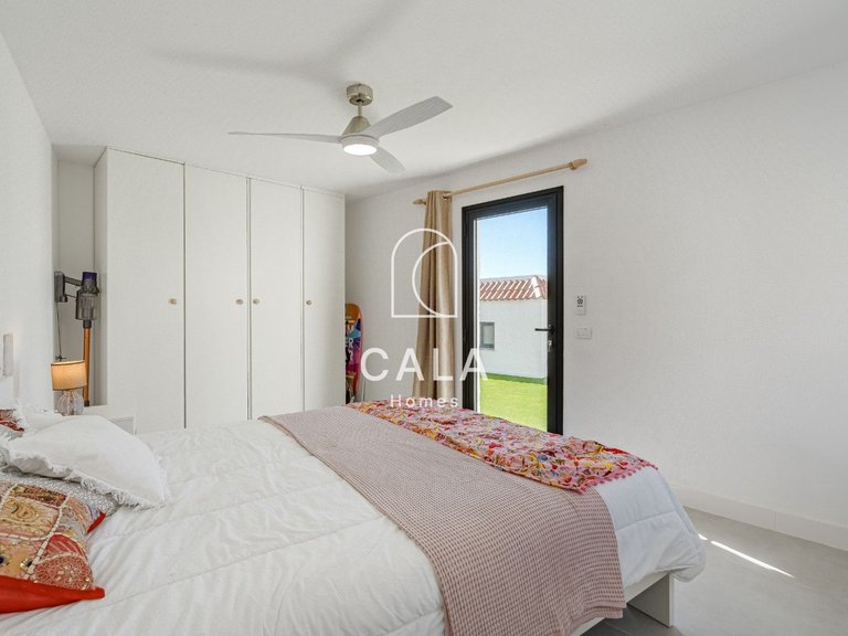 Villa for Sale in Acantilados De Los Gigantes, Tenerife 13