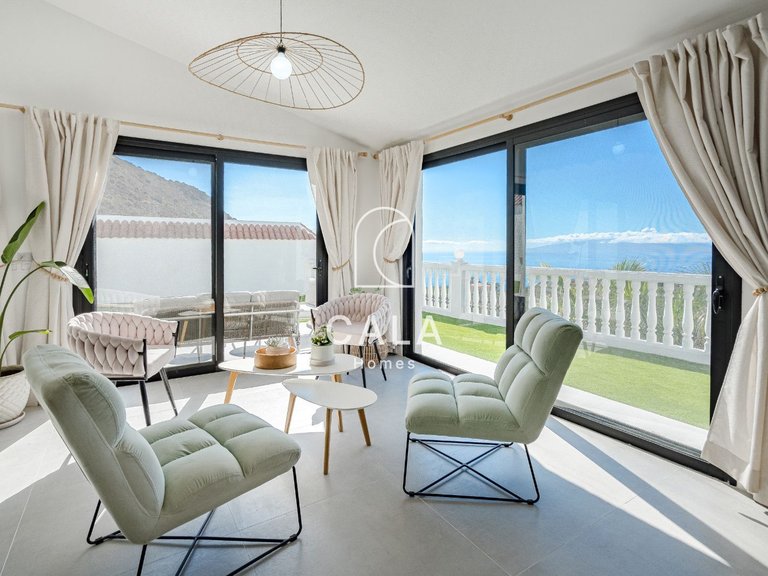 Villa for Sale in Acantilados De Los Gigantes, Tenerife 19