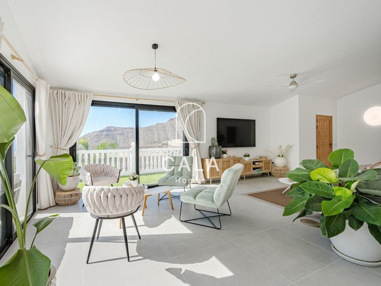 Villa for Sale in Acantilados De Los Gigantes, Tenerife 20