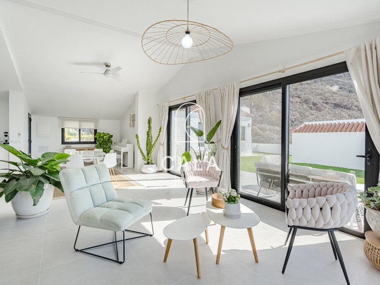 Villa for Sale in Acantilados De Los Gigantes, Tenerife 22