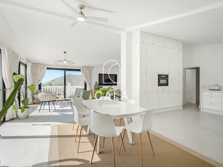 Villa for Sale in Acantilados De Los Gigantes, Tenerife 24