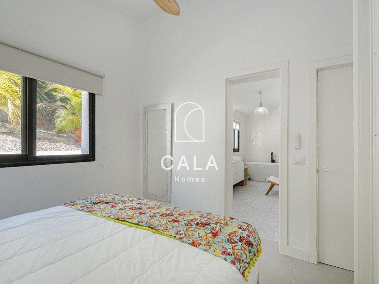 Villa for Sale in Acantilados De Los Gigantes, Tenerife 27