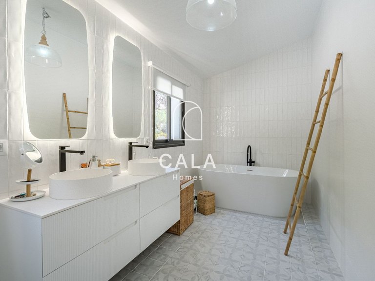 Villa for Sale in Acantilados De Los Gigantes, Tenerife 28