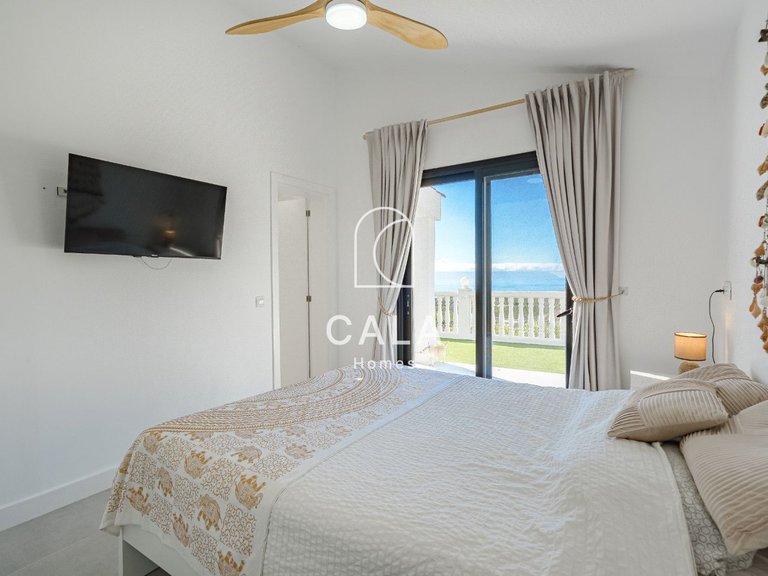 Villa for Sale in Acantilados De Los Gigantes, Tenerife 30