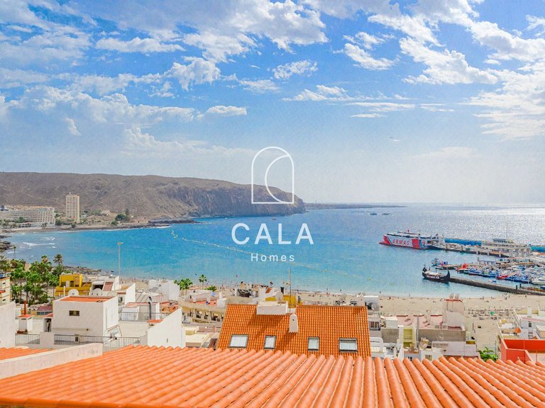 Apartment for Sale in Playa De Los Cristianos, Tenerife 2