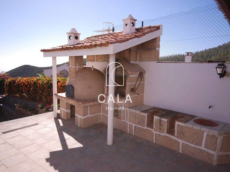 Villa for Sale in Granadilla De Abona, Tenerife 28