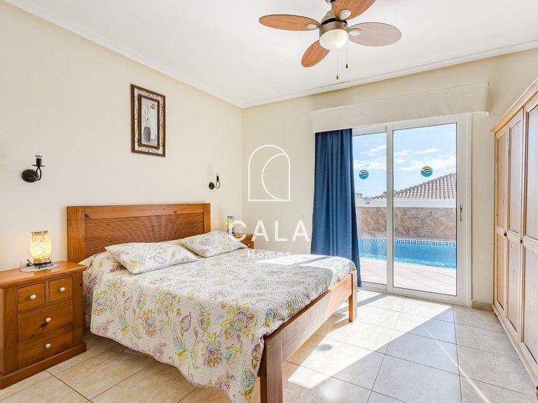 Villa for Sale in Callao Salvaje, Tenerife 11