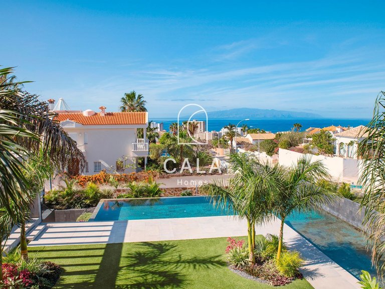 Villa for Sale in Playa Paraíso, Tenerife 23