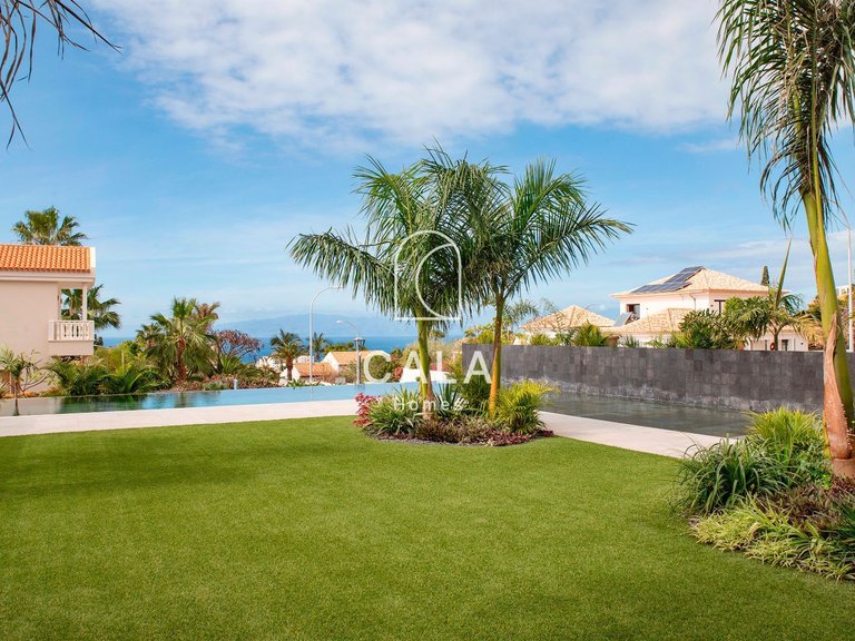 Villa for Sale in Playa Paraíso, Tenerife 5