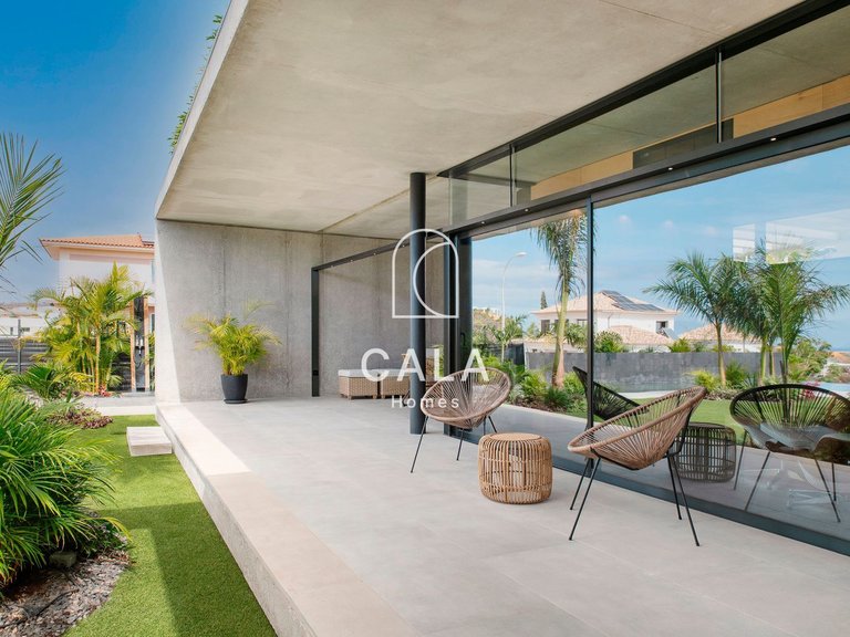 Villa for Sale in Playa Paraíso, Tenerife 6