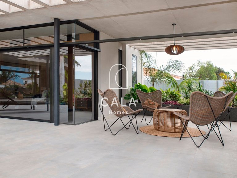 Villa for Sale in Playa Paraíso, Tenerife 4